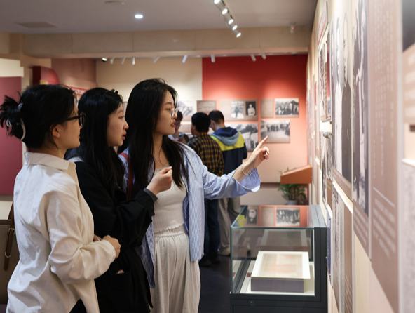 周恩來(lái)與抗日民族統(tǒng)一戰(zhàn)線(xiàn)史料展在南京開(kāi)展